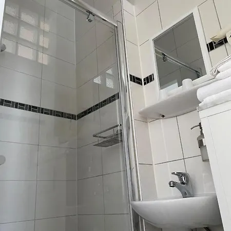 Hotel Les Acteurs 2*